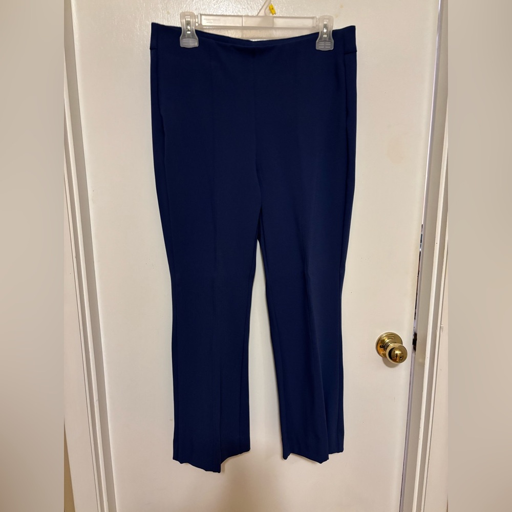 Chico’s So Slimming Juliet Cropped Flare
Chico’s size 1 / USA 8.  Travel-wear.